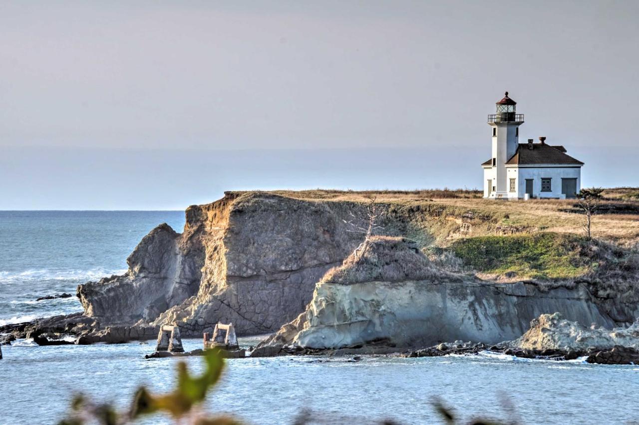 Cliffside Lighthouse Beach Home With Ocean View Coos Bay Exterior foto