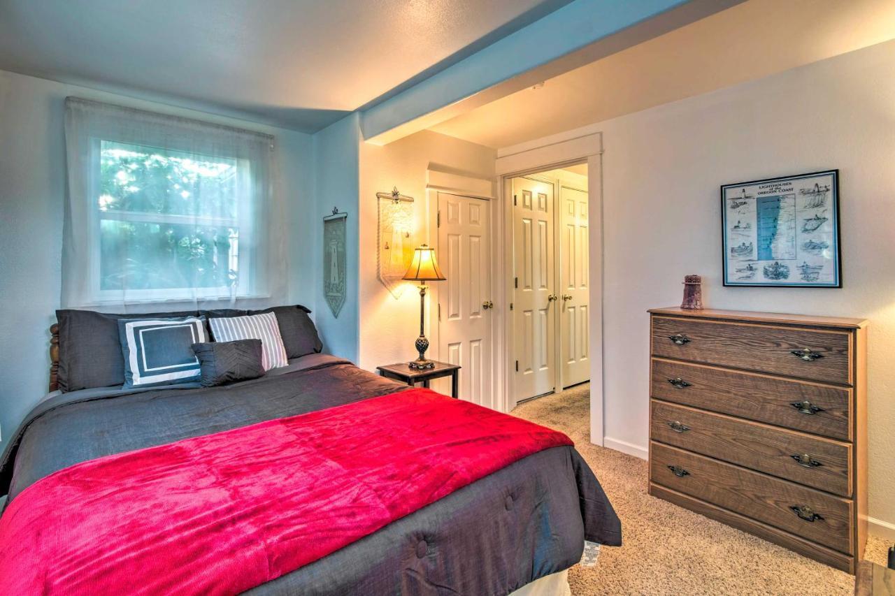 Cliffside Lighthouse Beach Home With Ocean View Coos Bay Exterior foto