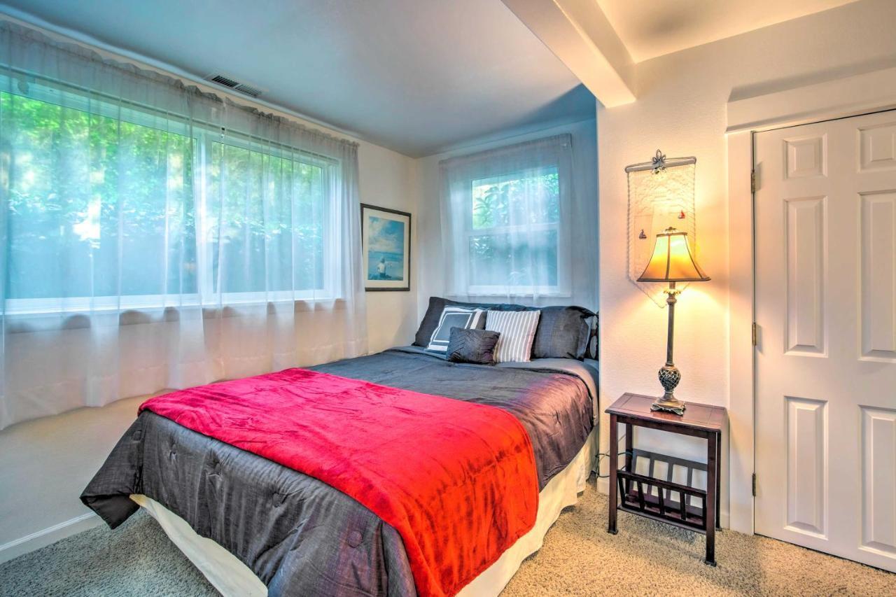 Cliffside Lighthouse Beach Home With Ocean View Coos Bay Exterior foto
